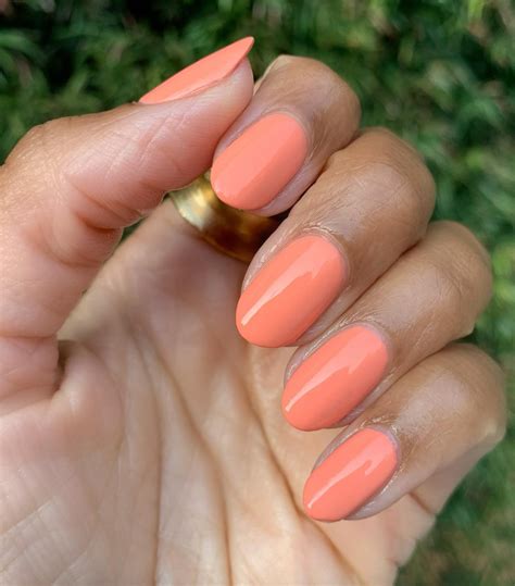 coral nail polish 2022.